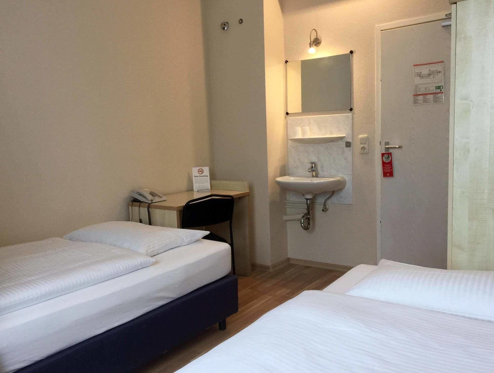 Enjoy Hostel Berlin City West Екстер'єр фото